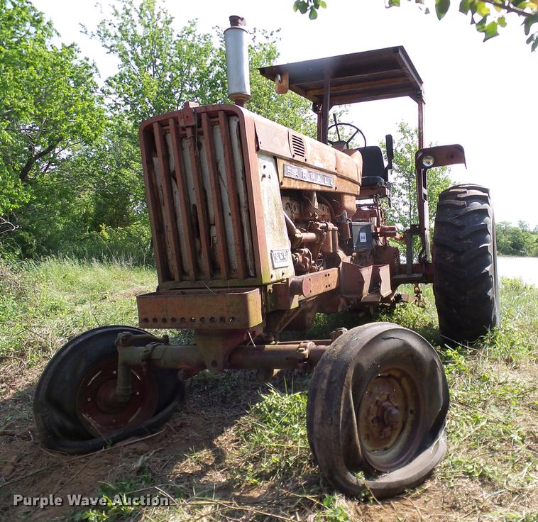 image for item AO9303 1967 International Farmall 806 tractor
