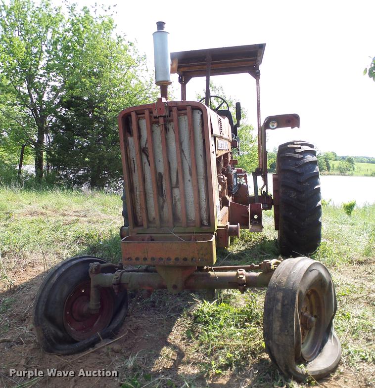 image for item AO9303 1967 International Farmall 806 tractor
