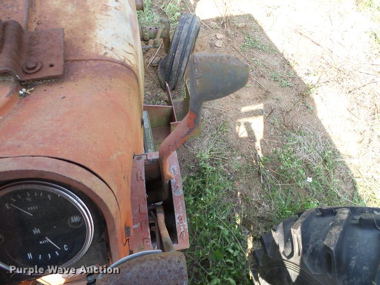 image for item AO9303 1967 International Farmall 806 tractor