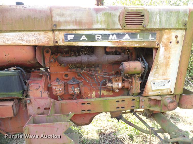 image for item AO9303 1967 International Farmall 806 tractor