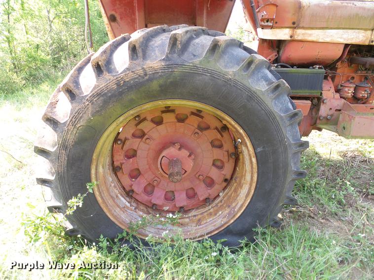 image for item AO9303 1967 International Farmall 806 tractor