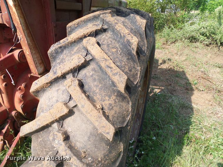 image for item AO9303 1967 International Farmall 806 tractor