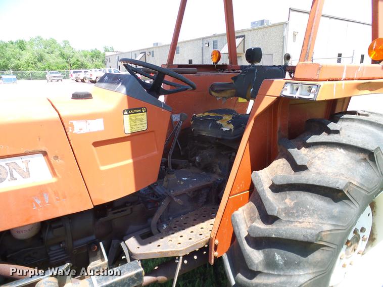 image for item DD8173 Fiat Hesston 466 tractor