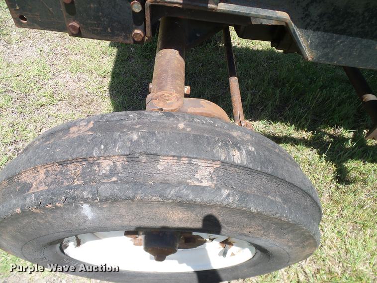 image for item DD8173 Fiat Hesston 466 tractor