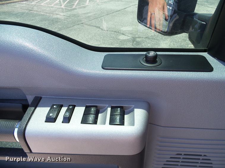 image for item DD8193 2015 Ford F250 Super Duty XLT Crew Cab pickup truck