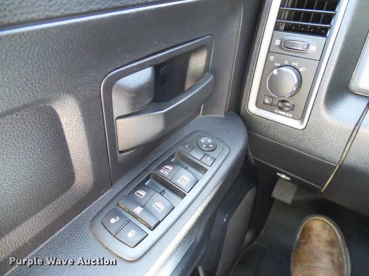 image for item DD8195 2013 Dodge Ram 2500HD Crew Cab pickup truck