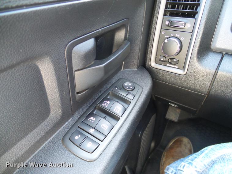 image for item DD8196 2013 Dodge Ram 2500HD Crew Cab pickup truck