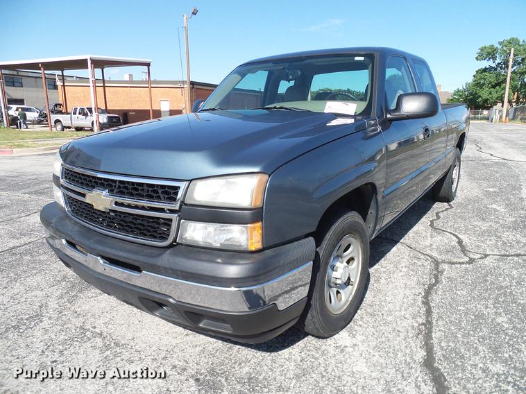 image for item DD8206 2006 Chevrolet Silverado 1500 Ext. Cab pickup truck