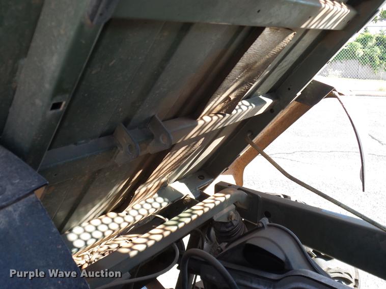 image for item DD8209 2007 John Deere Gator 620i utility vehicle