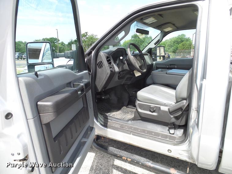 image for item DD8211 2011 Ford F250 Super Duty pickup truck