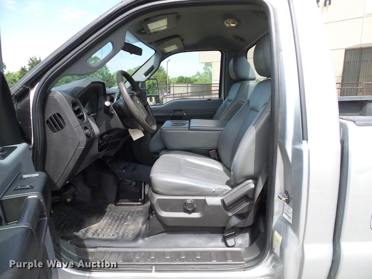 image for item DD8211 2011 Ford F250 Super Duty pickup truck