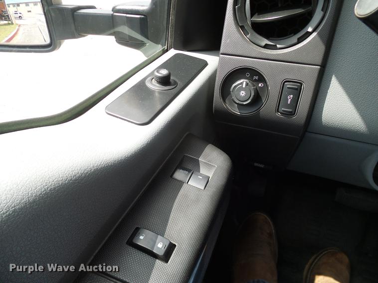 image for item DD8211 2011 Ford F250 Super Duty pickup truck