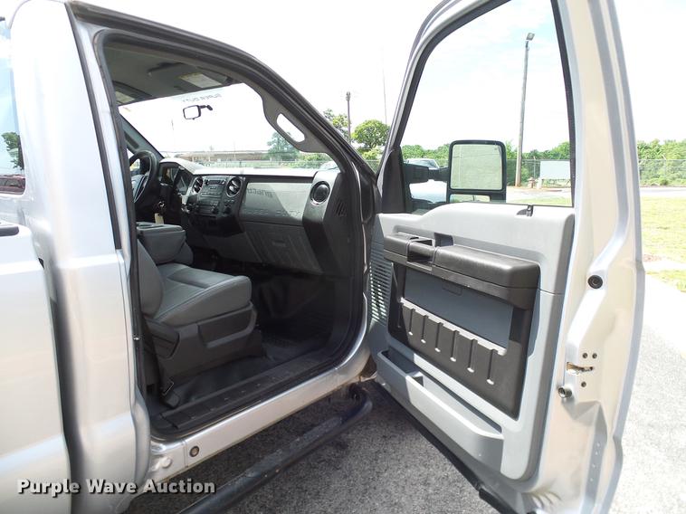 image for item DD8211 2011 Ford F250 Super Duty pickup truck