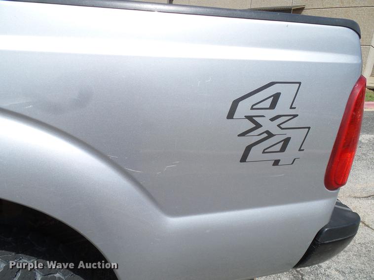 image for item DD8211 2011 Ford F250 Super Duty pickup truck