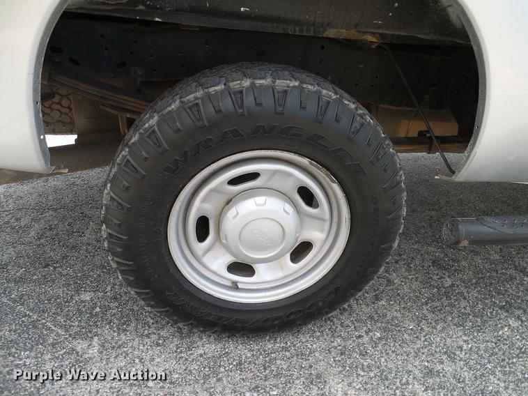 image for item DD8211 2011 Ford F250 Super Duty pickup truck