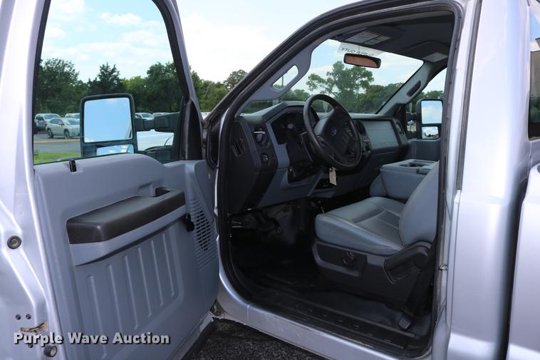 image for item DD8213 2012 Ford F250 Super Duty pickup truck