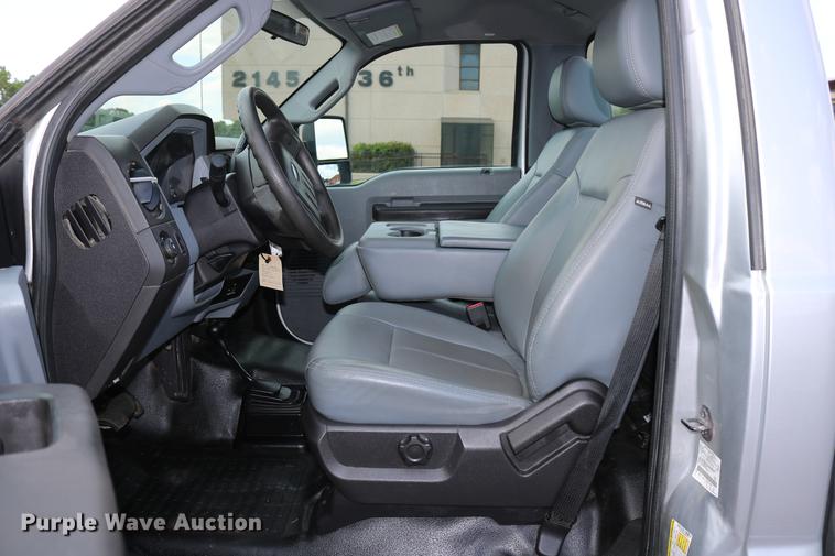 image for item DD8213 2012 Ford F250 Super Duty pickup truck