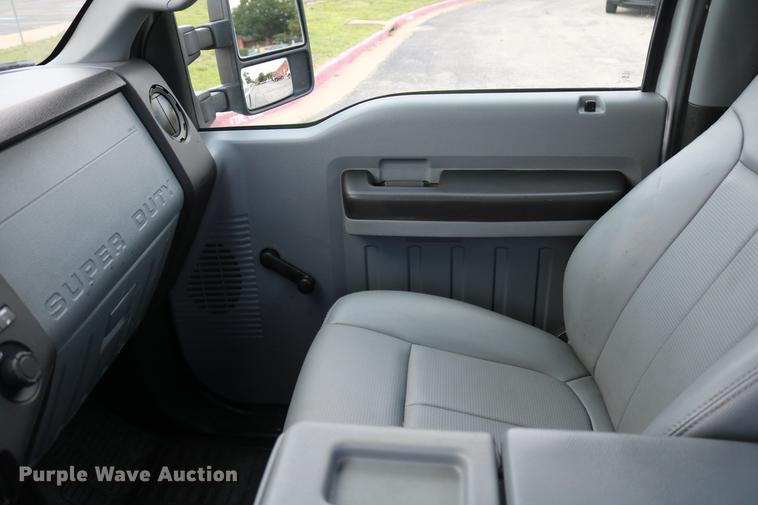 image for item DD8213 2012 Ford F250 Super Duty pickup truck