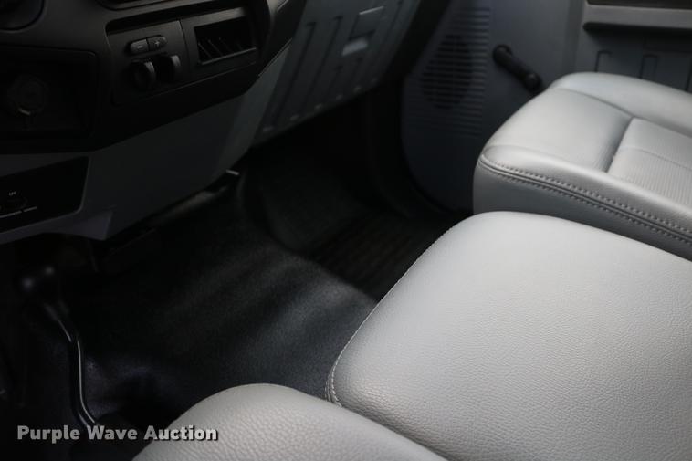 image for item DD8213 2012 Ford F250 Super Duty pickup truck