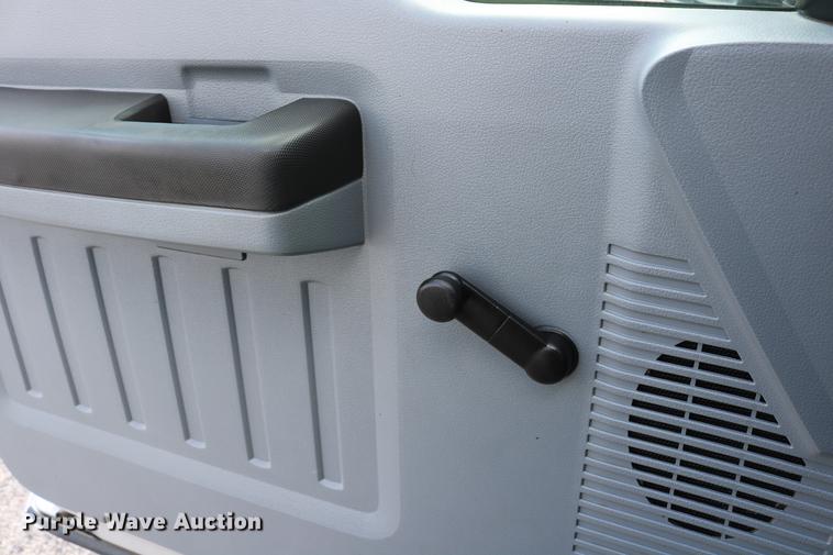 image for item DD8213 2012 Ford F250 Super Duty pickup truck