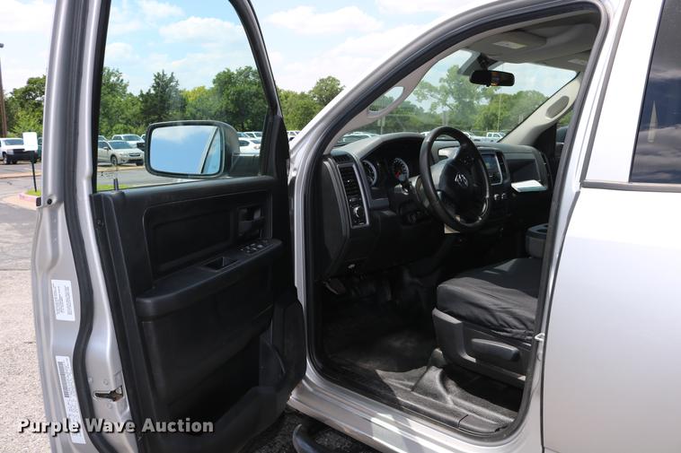 image for item DD8279 2013 Dodge Ram 2500 Crew Cab pickup truck