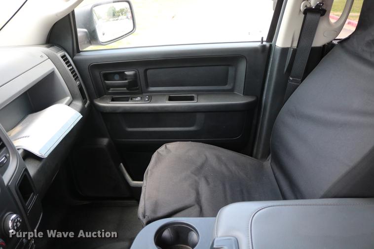 image for item DD8279 2013 Dodge Ram 2500 Crew Cab pickup truck