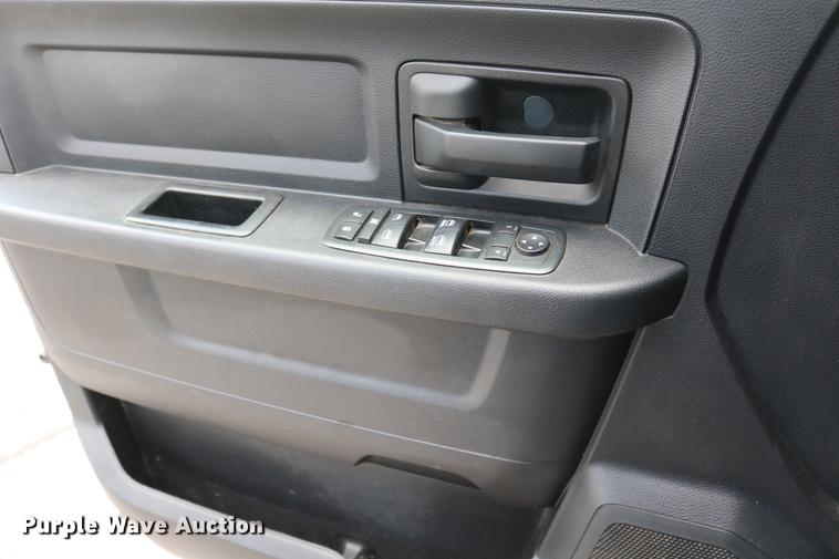 image for item DD8279 2013 Dodge Ram 2500 Crew Cab pickup truck