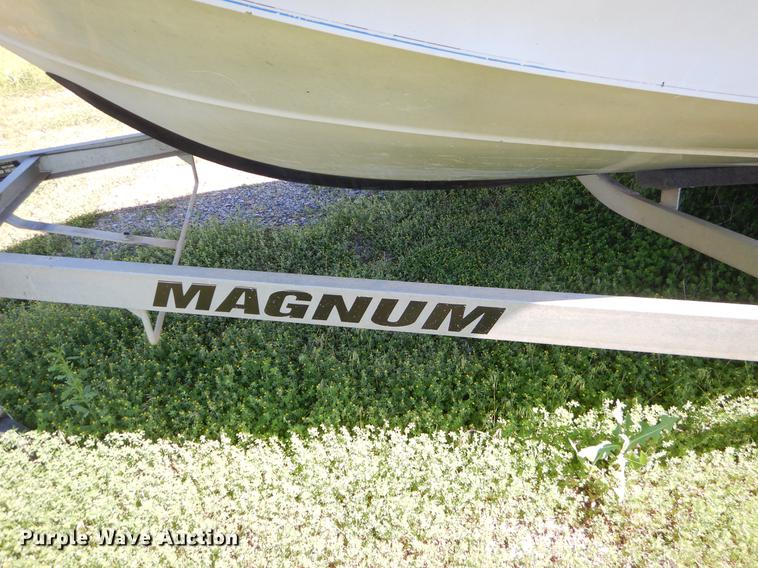 image for item EI9147 1997 Blue Wave Bowrider boat