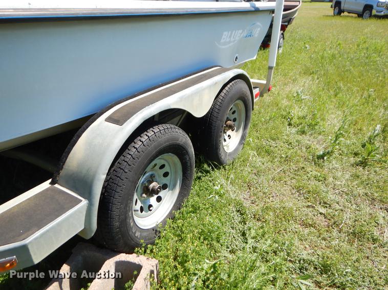 image for item EI9147 1997 Blue Wave Bowrider boat