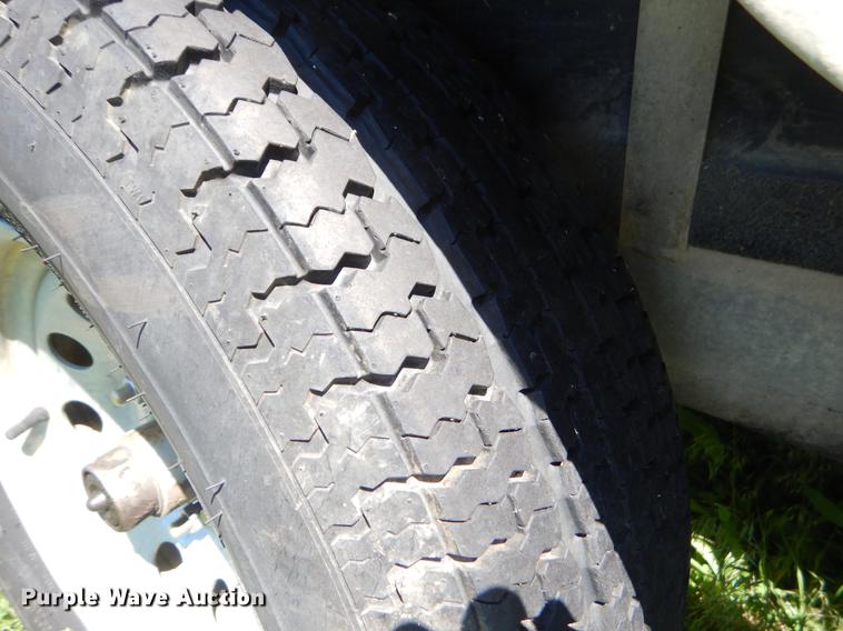 image for item EI9147 1997 Blue Wave Bowrider boat