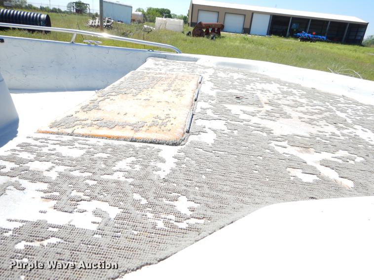 image for item EI9147 1997 Blue Wave Bowrider boat