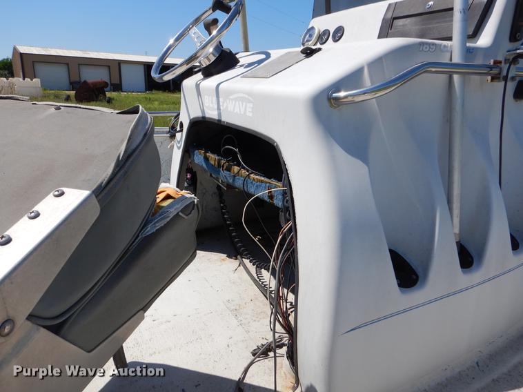 image for item EI9147 1997 Blue Wave Bowrider boat