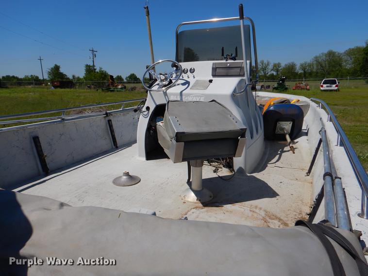 image for item EI9147 1997 Blue Wave Bowrider boat