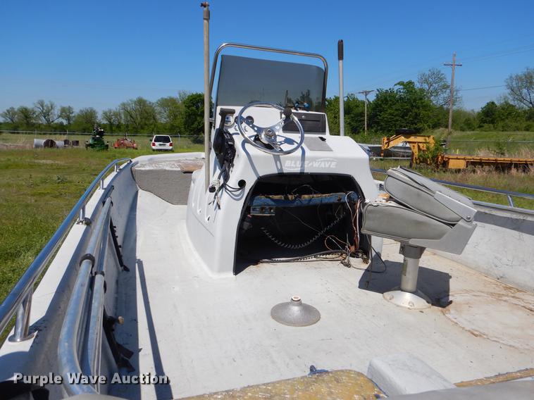 image for item EI9147 1997 Blue Wave Bowrider boat