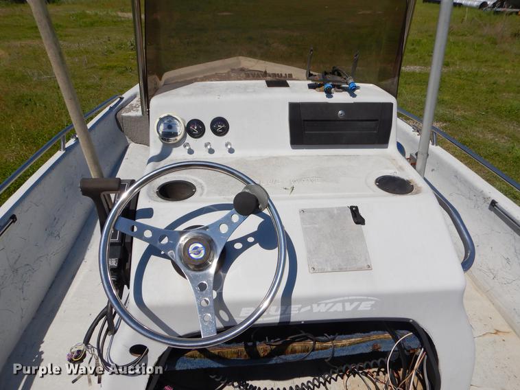 image for item EI9147 1997 Blue Wave Bowrider boat