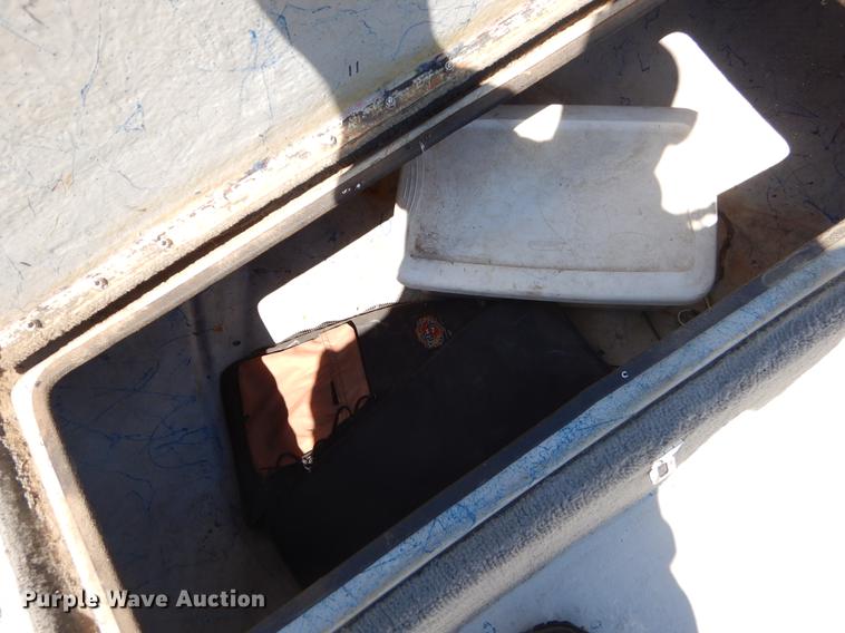 image for item EI9147 1997 Blue Wave Bowrider boat