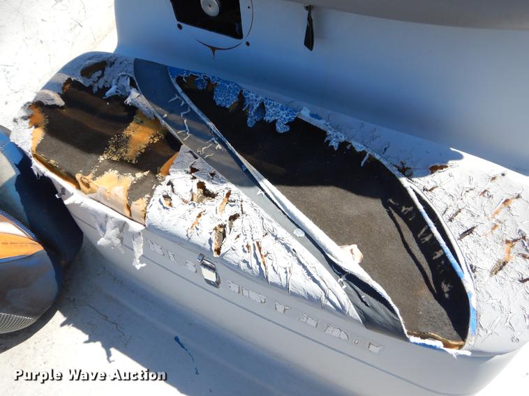 image for item EI9147 1997 Blue Wave Bowrider boat