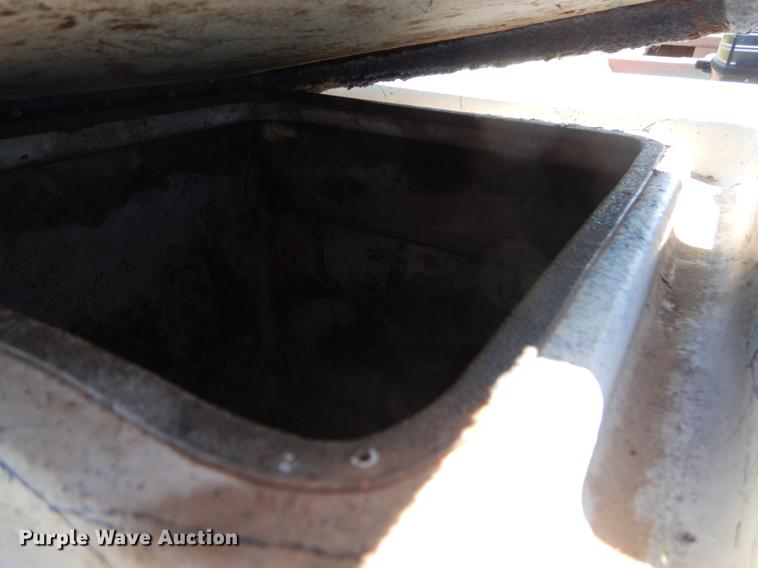 image for item EI9147 1997 Blue Wave Bowrider boat