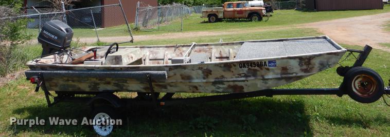 image for item EI9166 1982 Loweline aluminum flat bottom boat