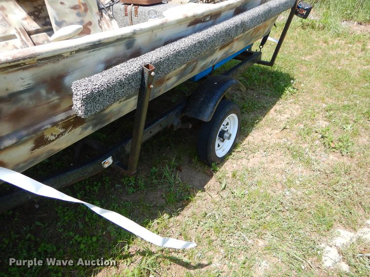 image for item EI9166 1982 Loweline aluminum flat bottom boat