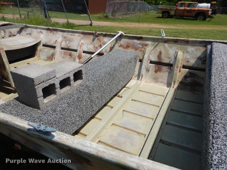 image for item EI9166 1982 Loweline aluminum flat bottom boat