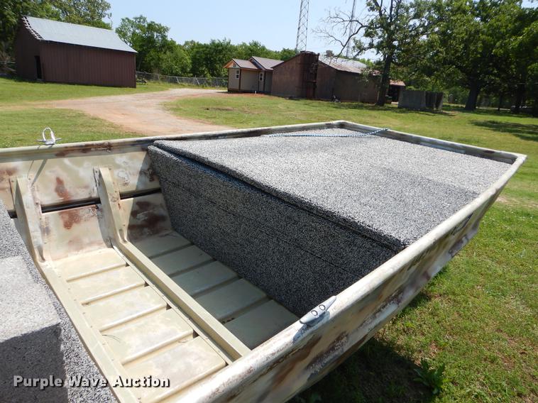 image for item EI9166 1982 Loweline aluminum flat bottom boat