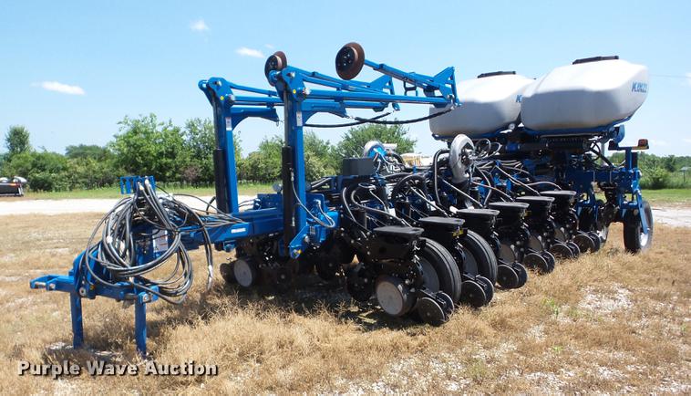 image for item AY9501 2014 Kinze 4900 no-till planter