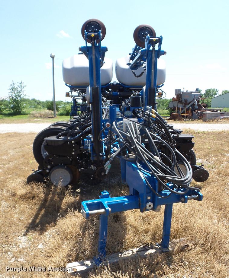image for item AY9501 2014 Kinze 4900 no-till planter