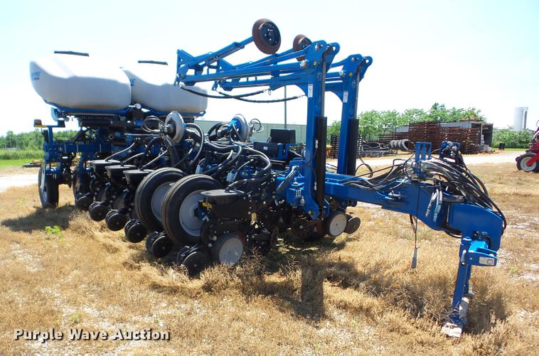 image for item AY9501 2014 Kinze 4900 no-till planter