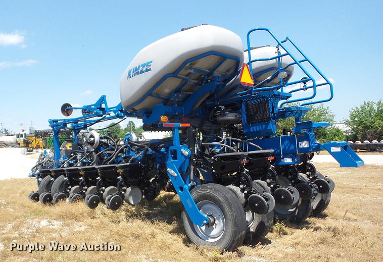 image for item AY9501 2014 Kinze 4900 no-till planter