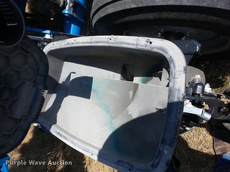image for item AY9501 2014 Kinze 4900 no-till planter