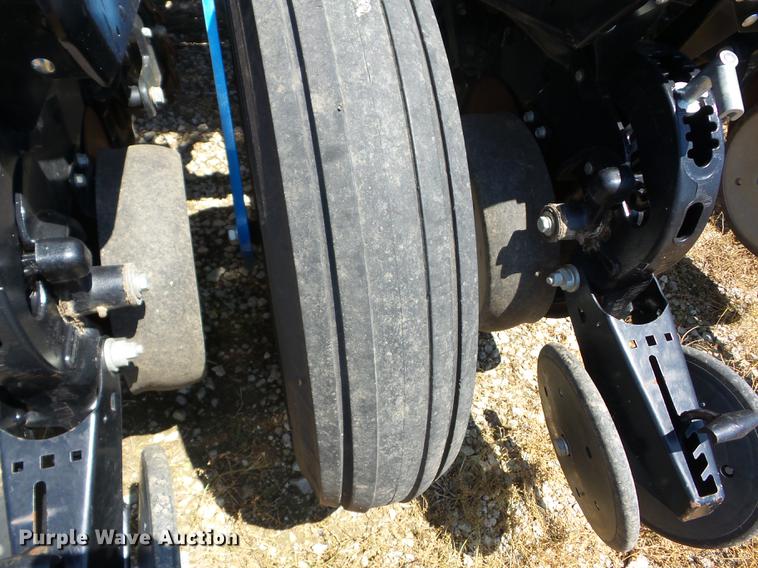 image for item AY9501 2014 Kinze 4900 no-till planter