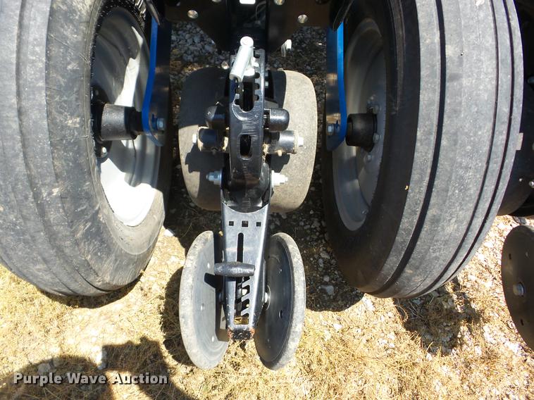 image for item AY9501 2014 Kinze 4900 no-till planter