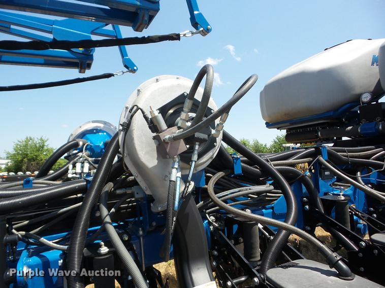 image for item AY9501 2014 Kinze 4900 no-till planter